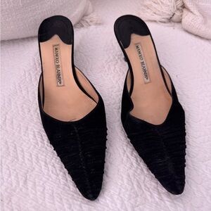 Manolo Blahnik Black Suede Ruched Pointed Toe Kitten Heel Mules Size 38